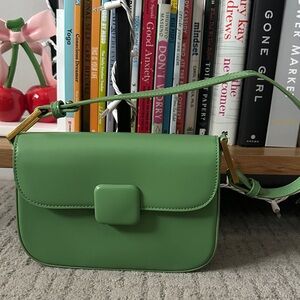 Elegant Green Leather Shoulder Bag